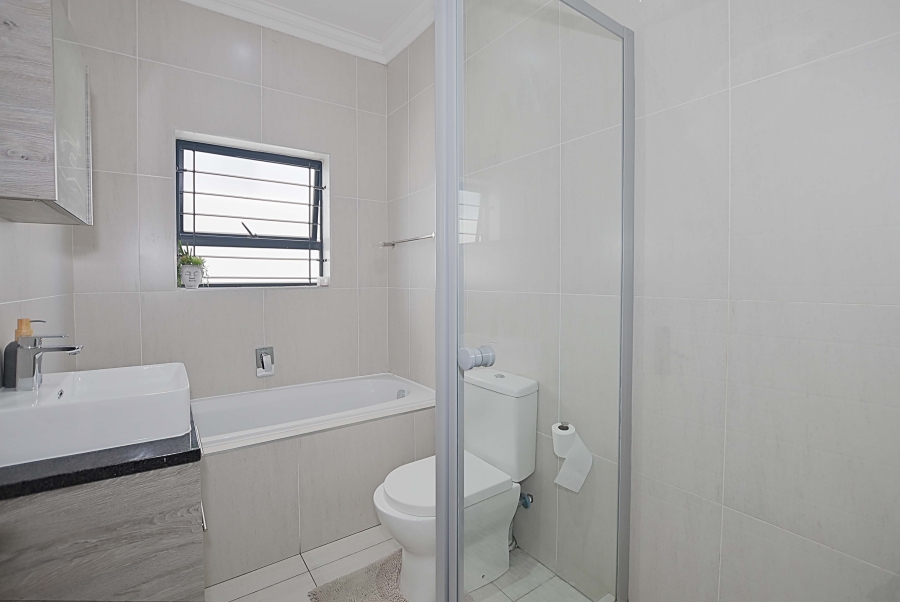 2 Bedroom Property for Sale in Parklands North Western Cape